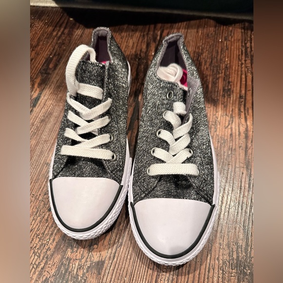 Girls Airwalk Chuck Converse Style sneakers size 2 - Picture 3 of 5